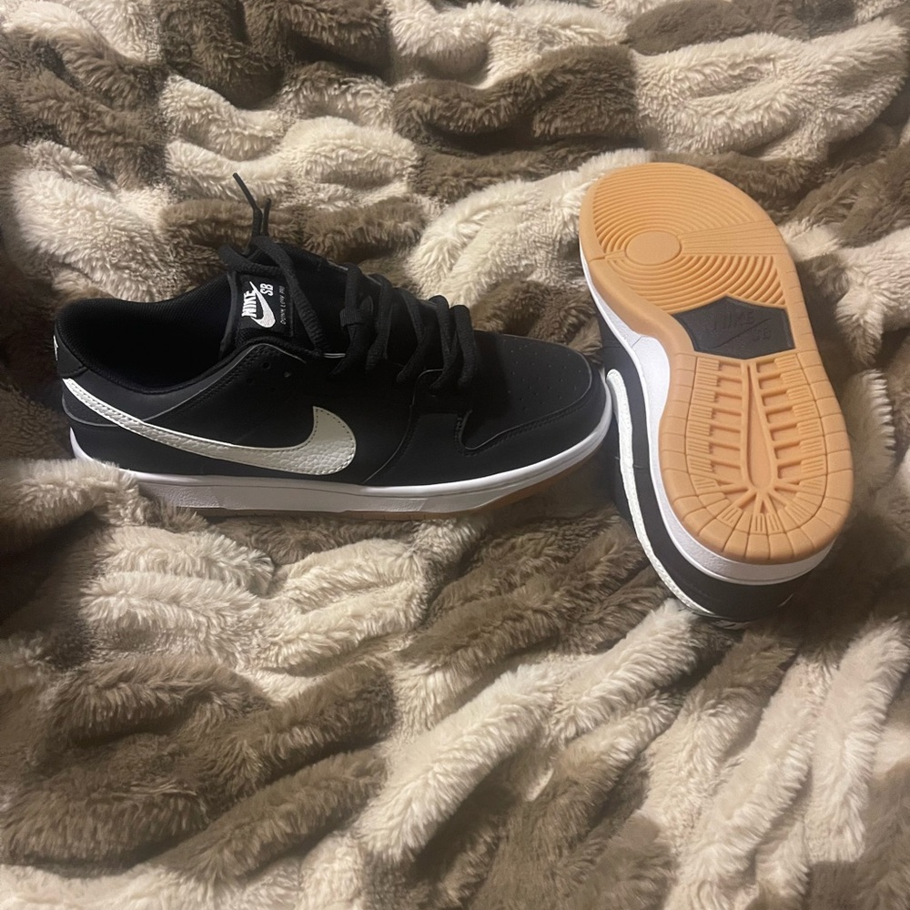 Nike SB Dunk Low Pro Black and White with Gum Sole - Picture 5 of 8